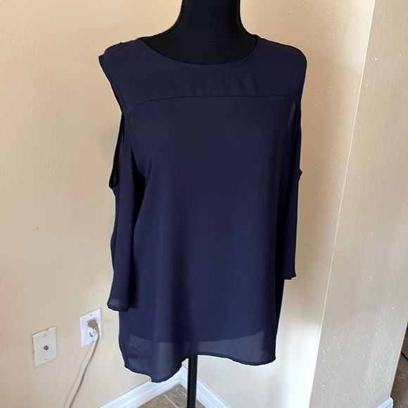 VIOLET & CLAIRE Elegent blue sheer blouse with open shoulder sz large - Picture 1 of 4